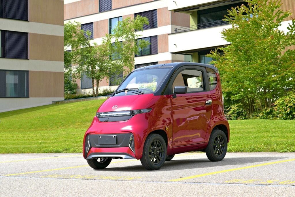 Geschlossenes Elektromobil (Kabinenfahrzeug) in der Schweiz ohne Führerschein fahren jetzt bei Gentomobil.