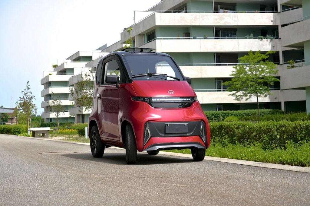 Geschlossenes Elektromobil (Kabinenfahrzeug) in der Schweiz ohne Führerschein fahren jetzt bei Gentomobil.
